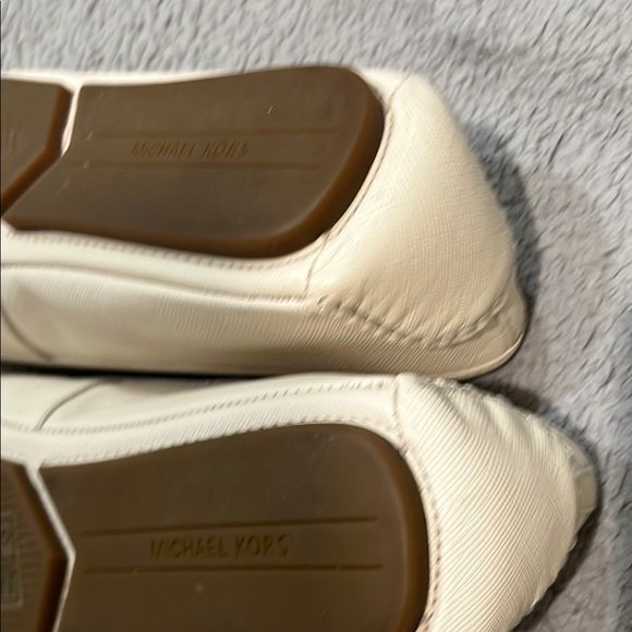 New Michael Kors Cream Ballet Flats - Picture 6 of 12